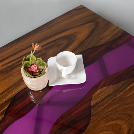 Ekskluzywny stolik kawowy drewniany z żywicą oraz metalową podstawą