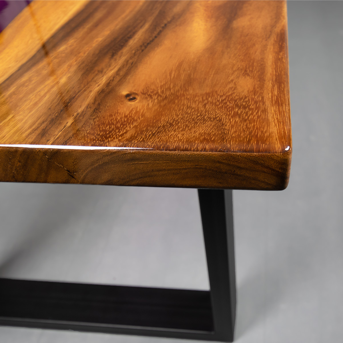 Jak dbać o drewniane meble lakierowane na wysoki połysk?